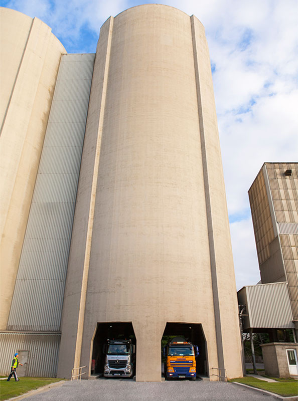 tall-silo-trucks